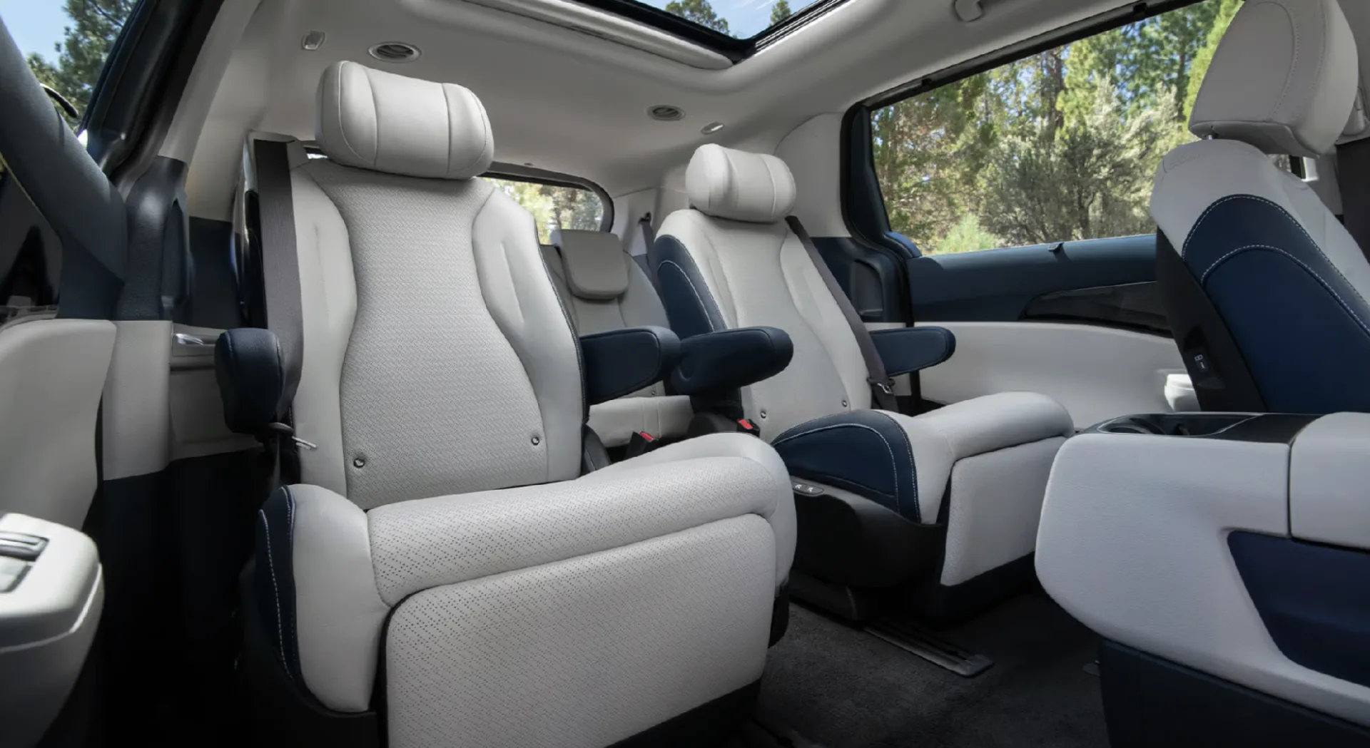 2nd-row captain’s chairs shown on the 2027 Kia Carnival SX Prestige with Deep Navy and Misty Gray two-tone leather seat trim.