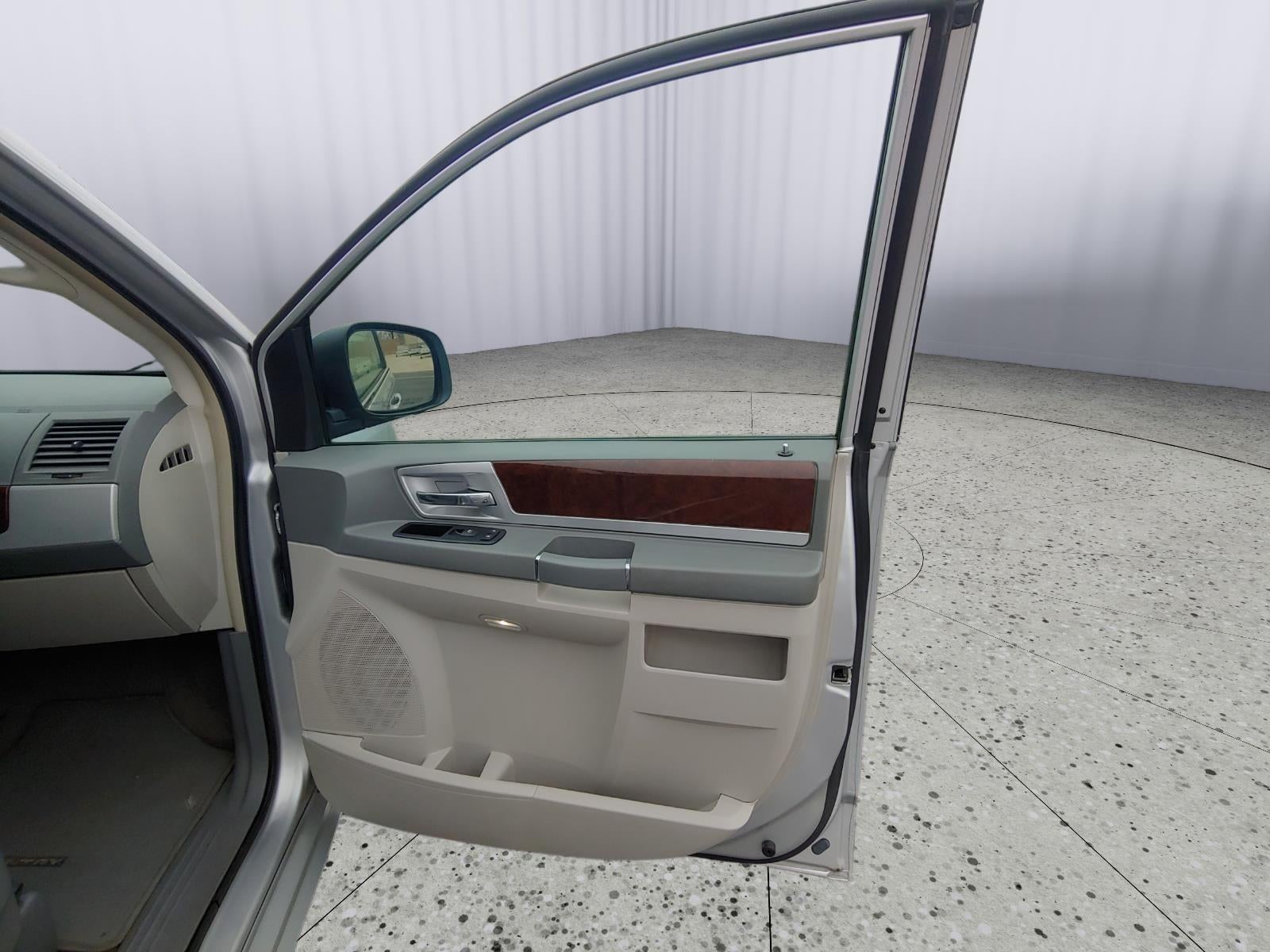 2010 Chrysler Town & Country Touring