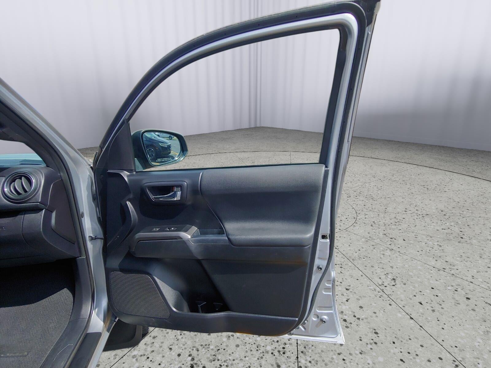 2016 Toyota Tacoma SR