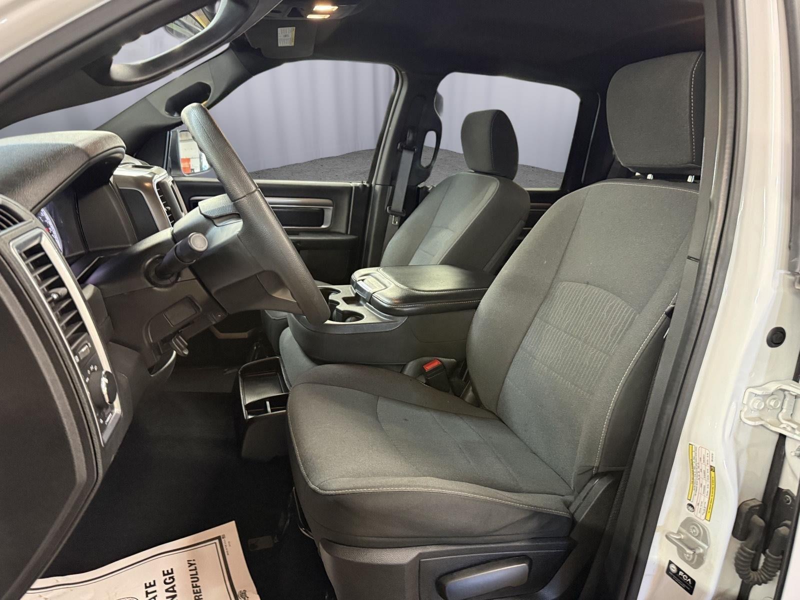 2024 RAM 1500 Classic Warlock Crew Cab 4x4 5'7' Box