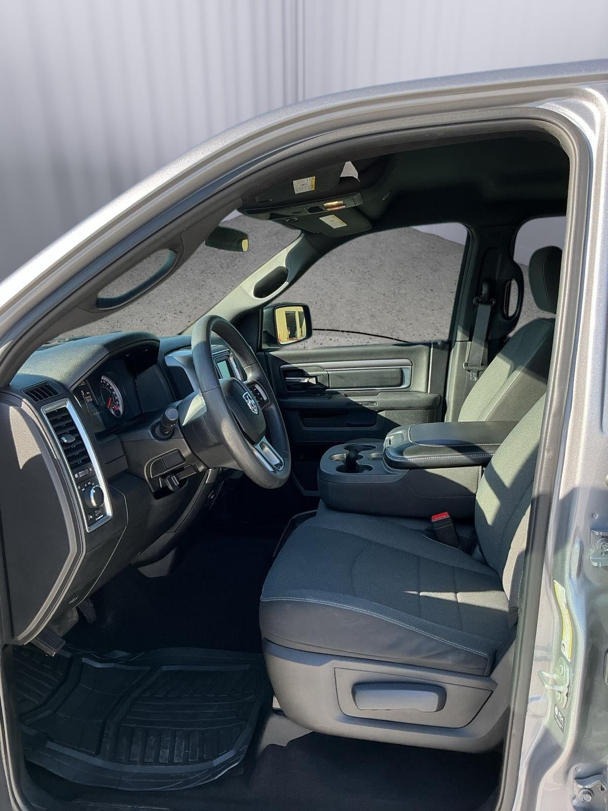 2024 RAM 1500 Classic Warlock Crew Cab 4x4 5'7' Box