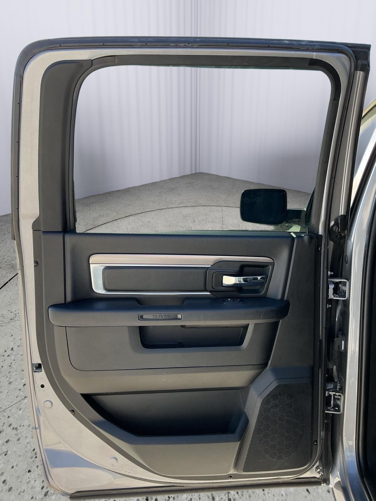 2024 RAM 1500 Classic Warlock Crew Cab 4x4 5'7' Box
