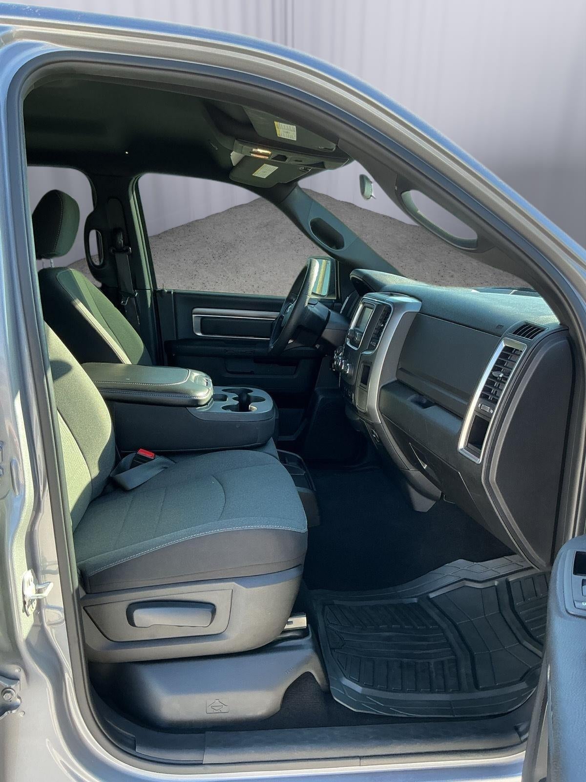 2024 RAM 1500 Classic Warlock Crew Cab 4x4 5'7' Box