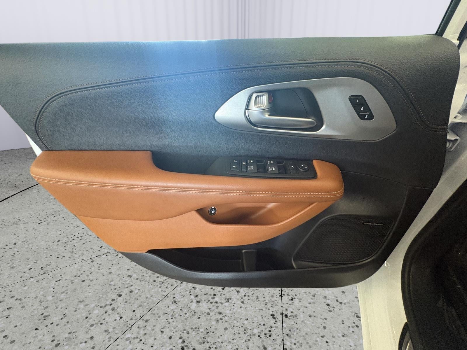 2024 Chrysler Pacifica Hybrid Pinnacle