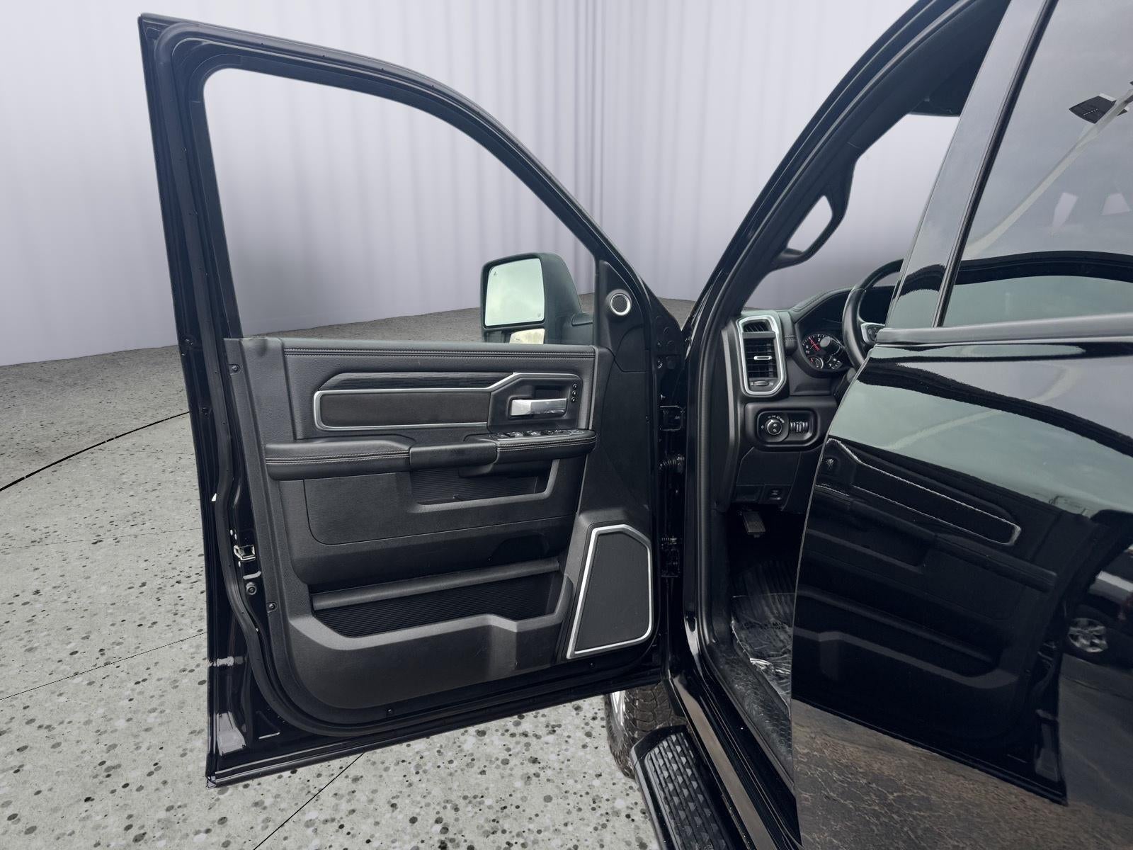 2023 RAM Ram 3500 Laramie Mega Cab 4x4 6'4' Box