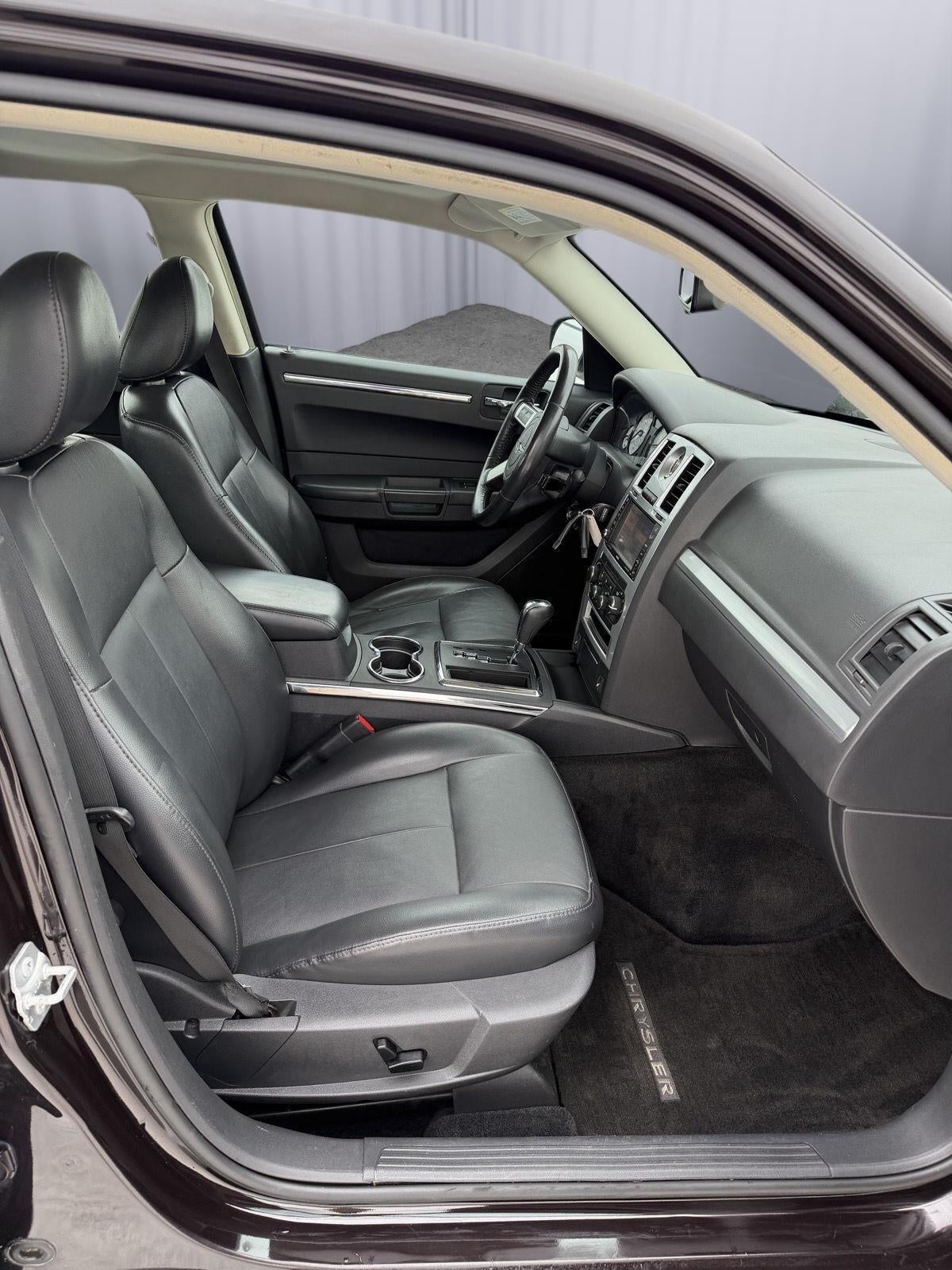 2010 Chrysler 300 Touring Signature