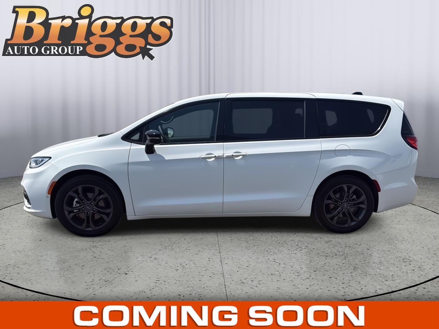 2026 Chrysler Pacifica Select's photo