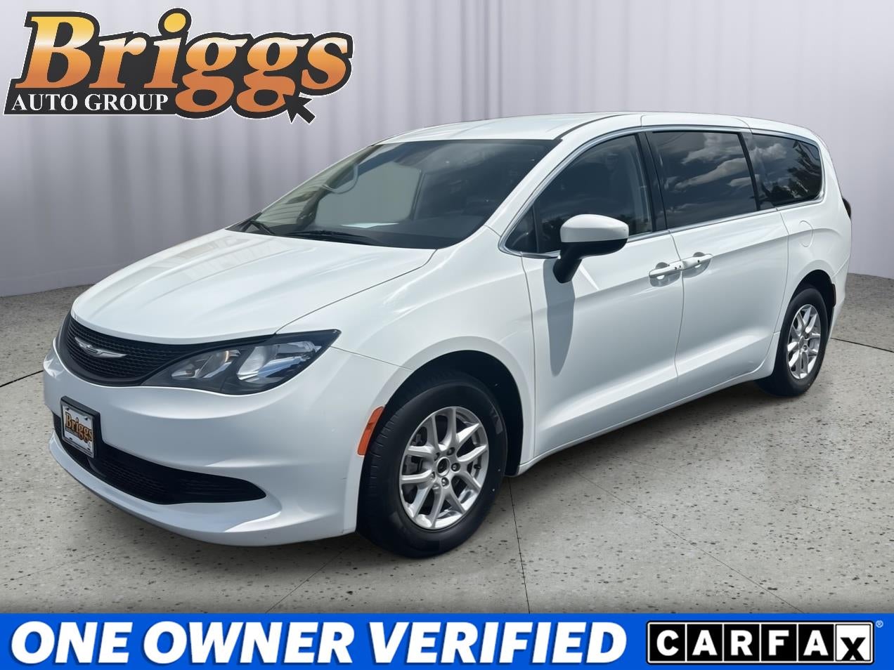2023 Chrysler Voyager LX's photo