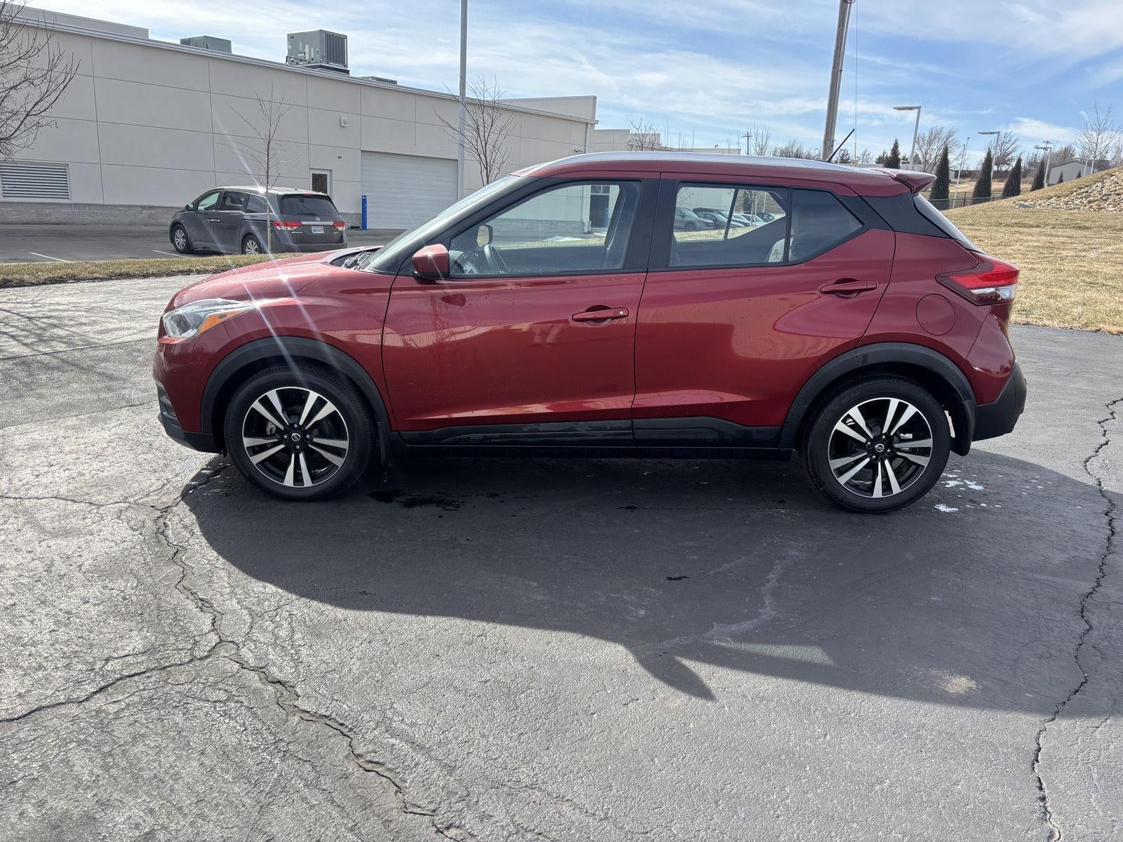 Used 2020 Nissan Kicks SV with VIN 3N1CP5CV5LL570597 for sale in Kansas City