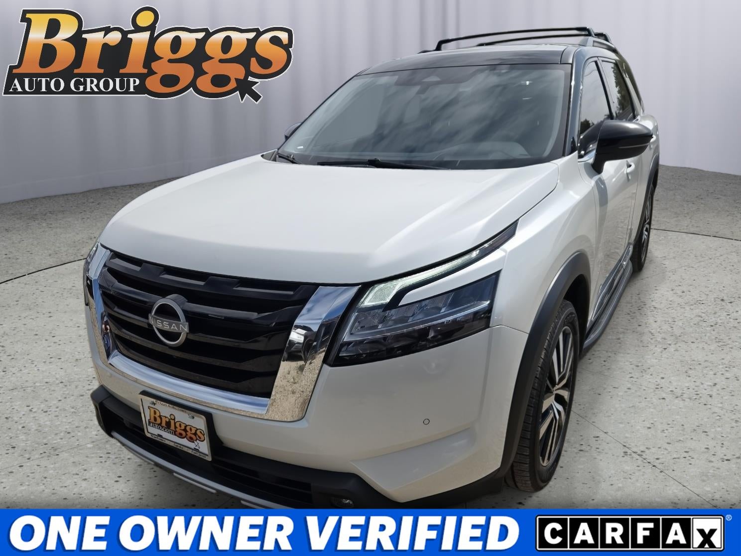 2023 Nissan Pathfinder Platinum 4WD's photo