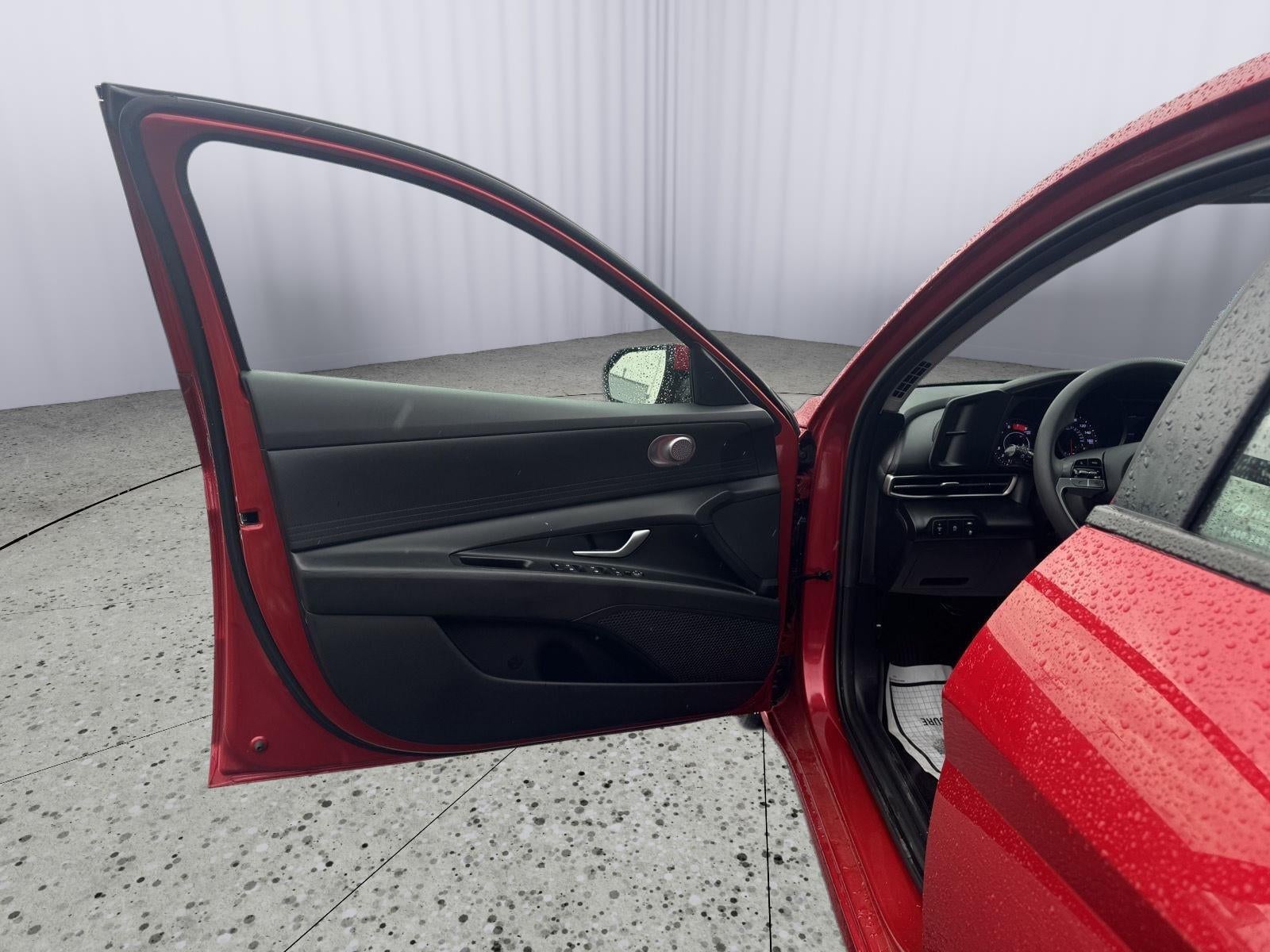 2023 Hyundai Elantra SE