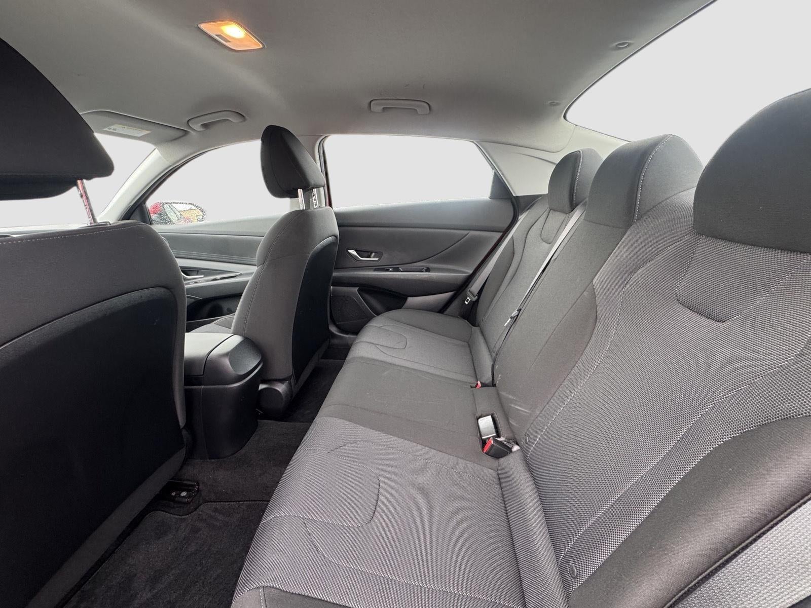 2023 Hyundai Elantra SE