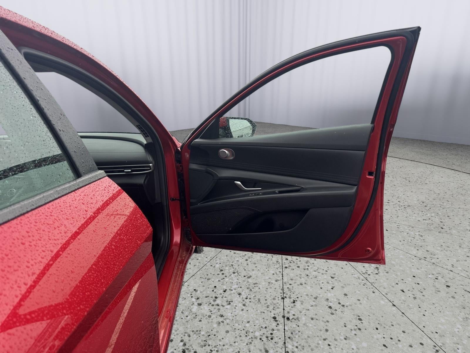 2023 Hyundai Elantra SE