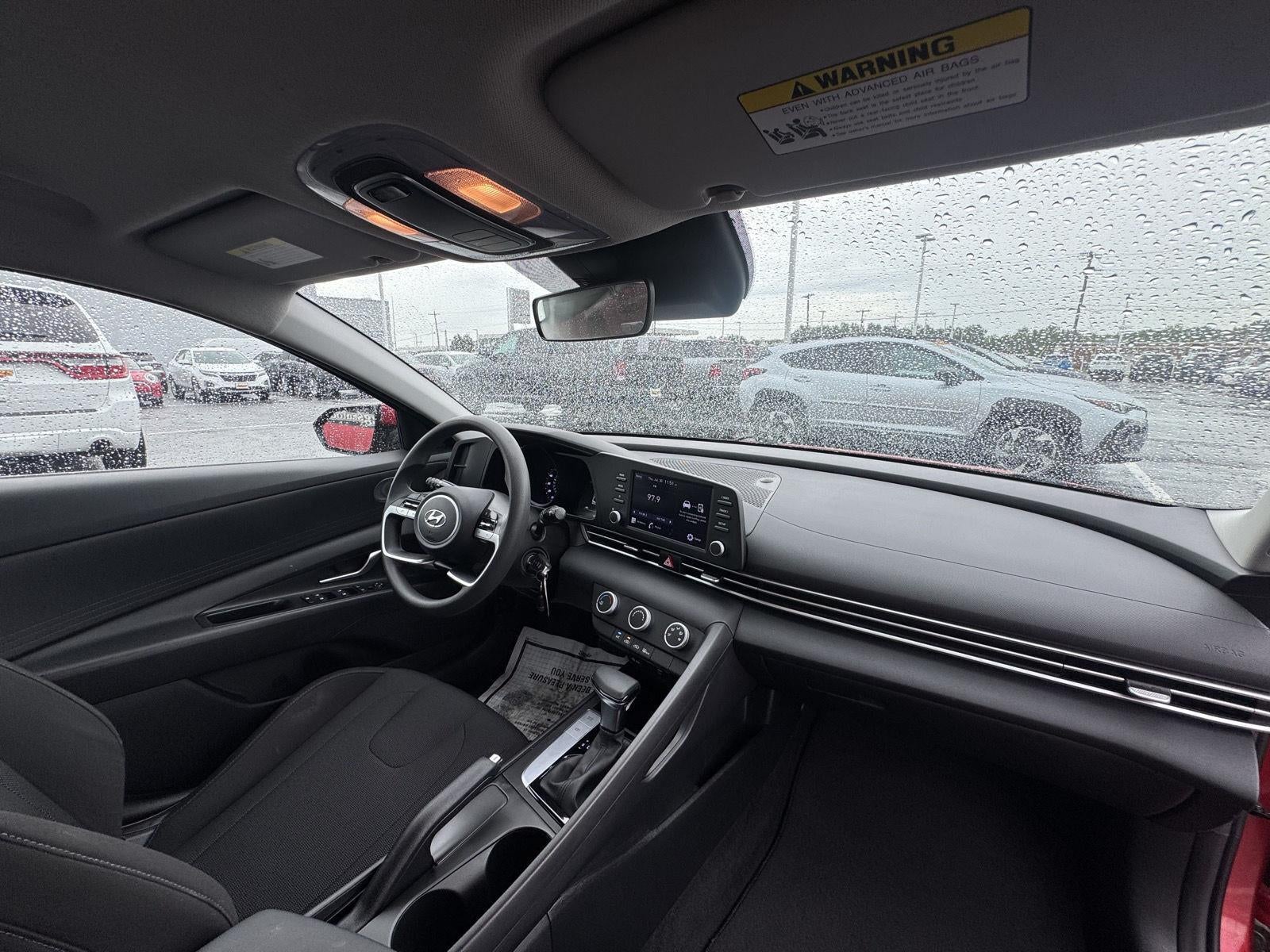 2023 Hyundai Elantra SE