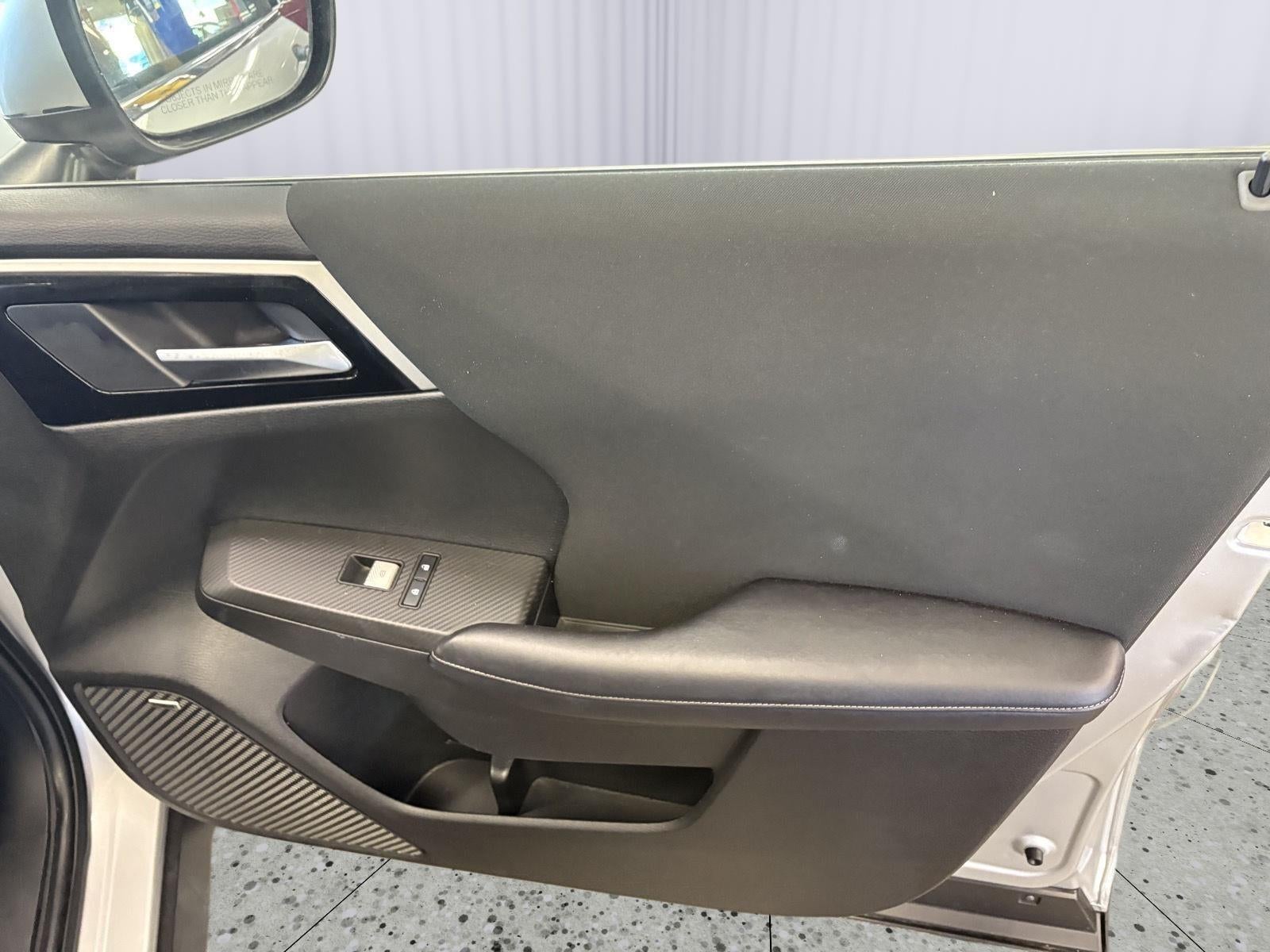 2025 Mitsubishi Outlander ES
