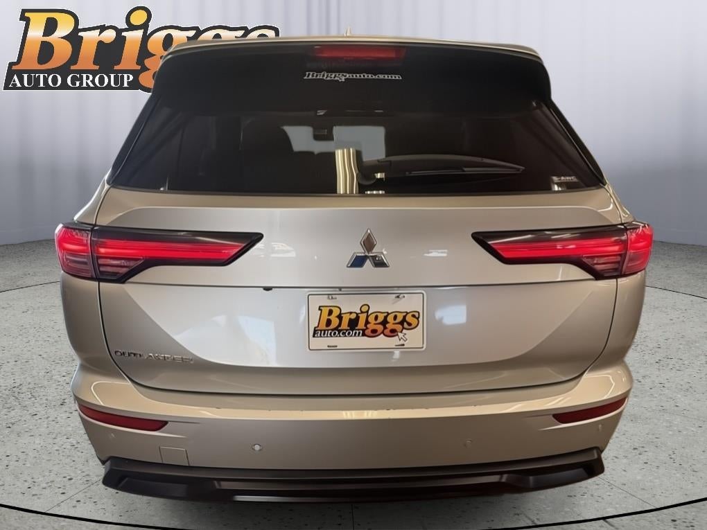 2025 Mitsubishi Outlander ES