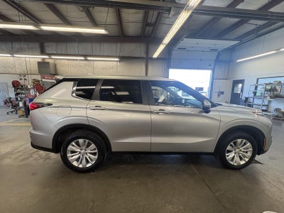2025 Mitsubishi Outlander ES