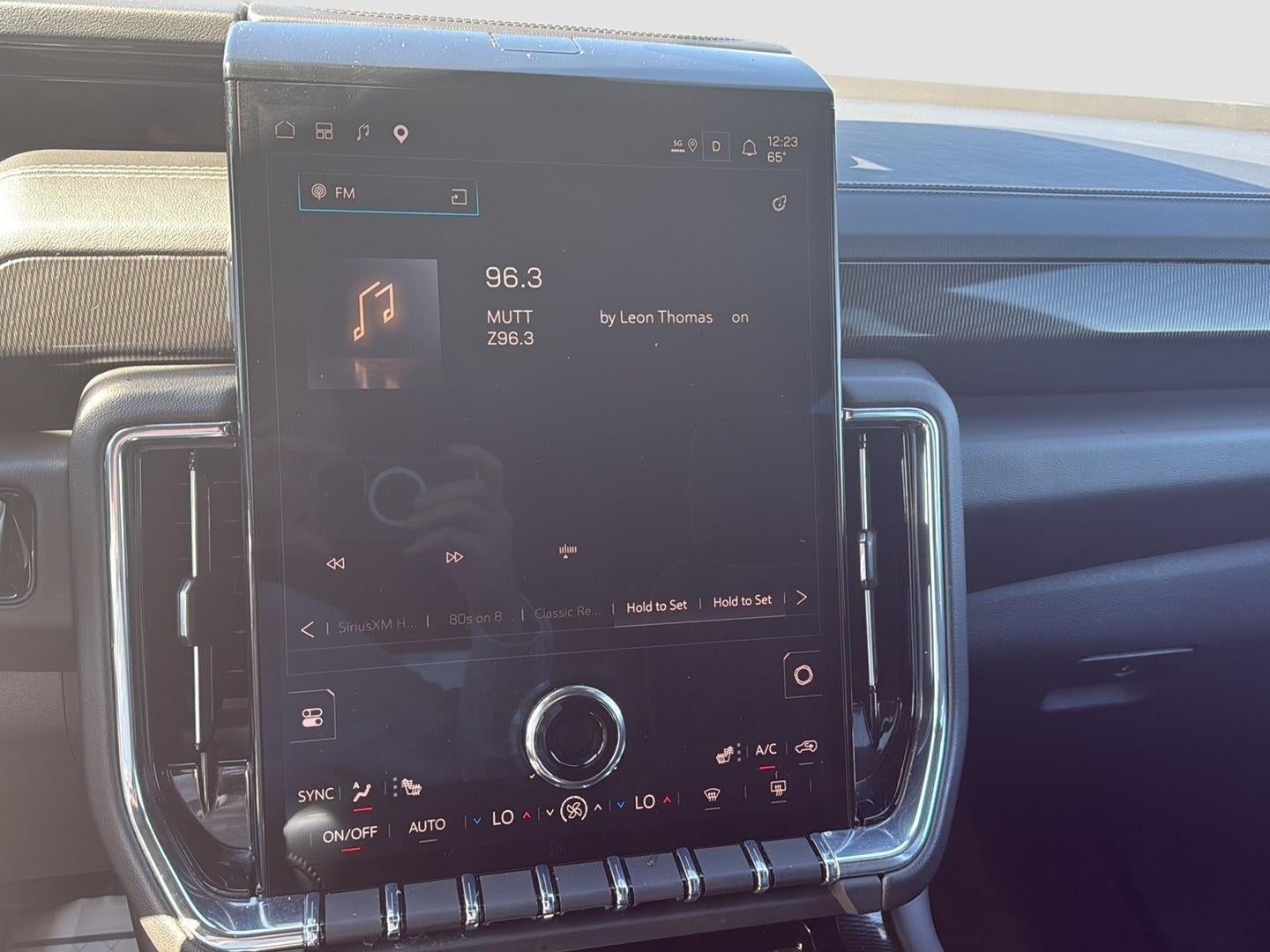 2025 GMC Yukon Elevation
