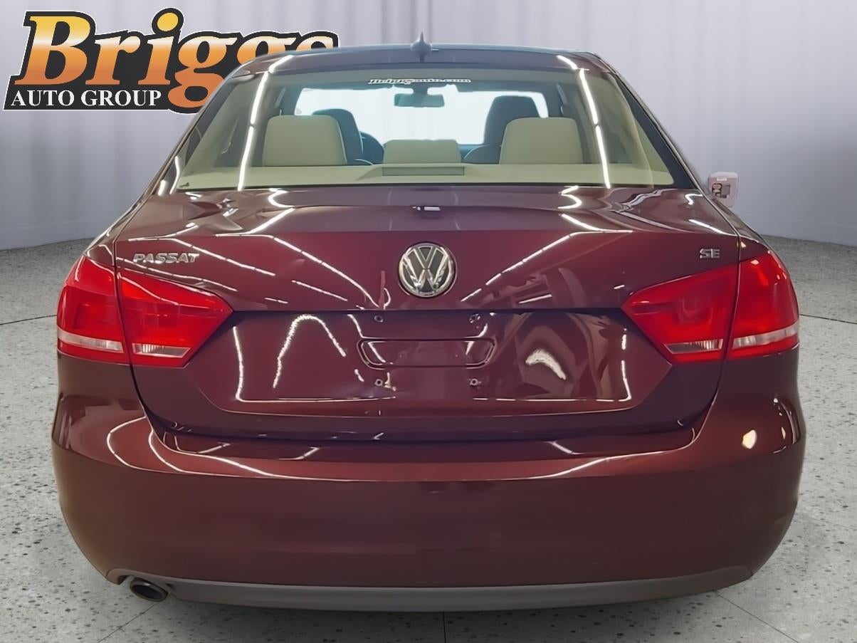 2012 Volkswagen Passat SE w/Sunroof & Nav PZEV