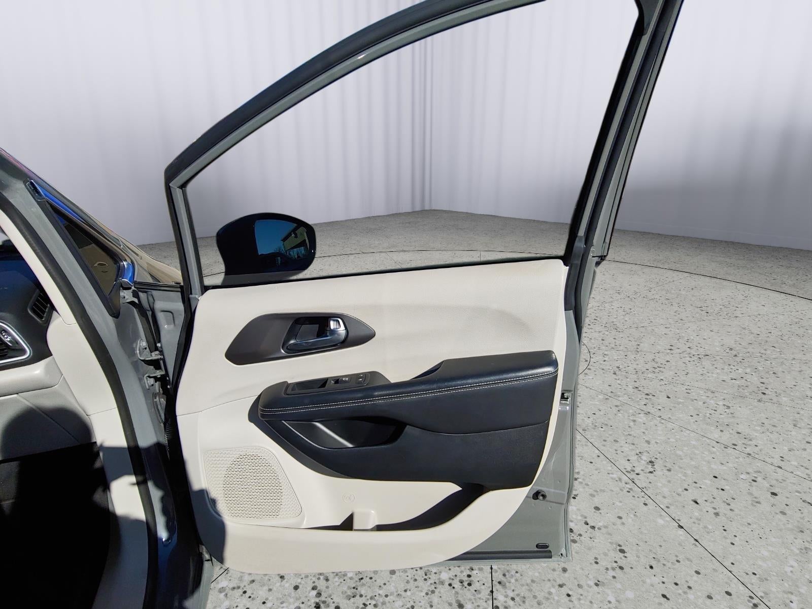 2022 Chrysler Pacifica Touring-L