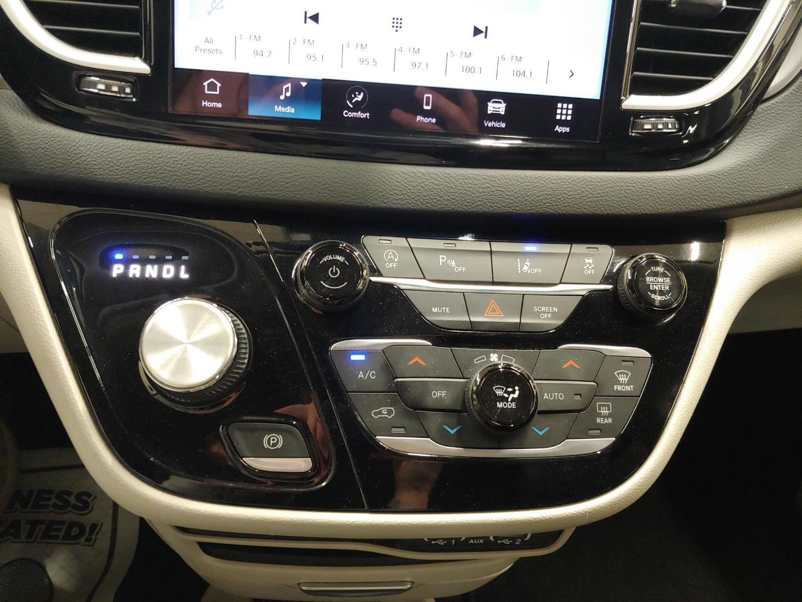 2023 Chrysler Pacifica Touring L