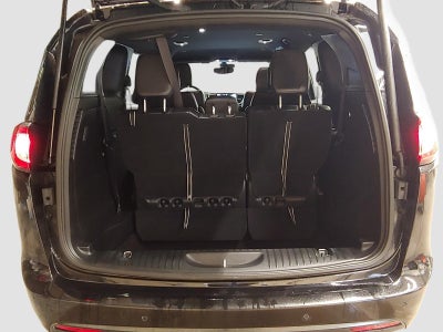 2025 Chrysler Voyager LX