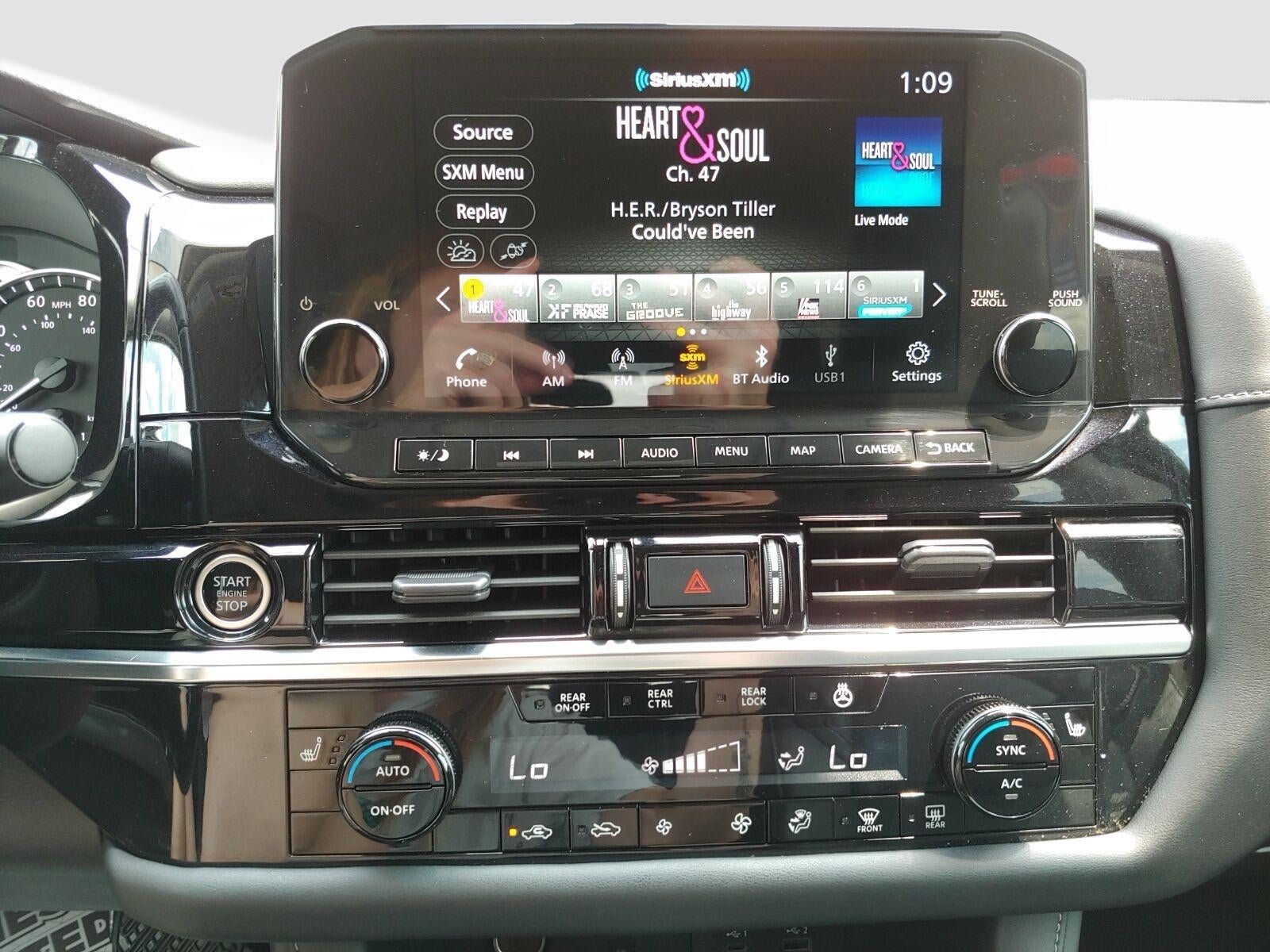 2023 Nissan Pathfinder SL