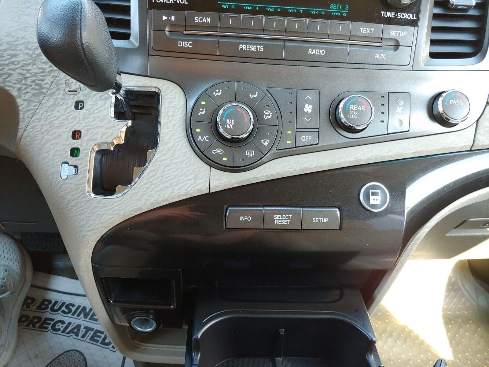 2011 Toyota SIENNA Base