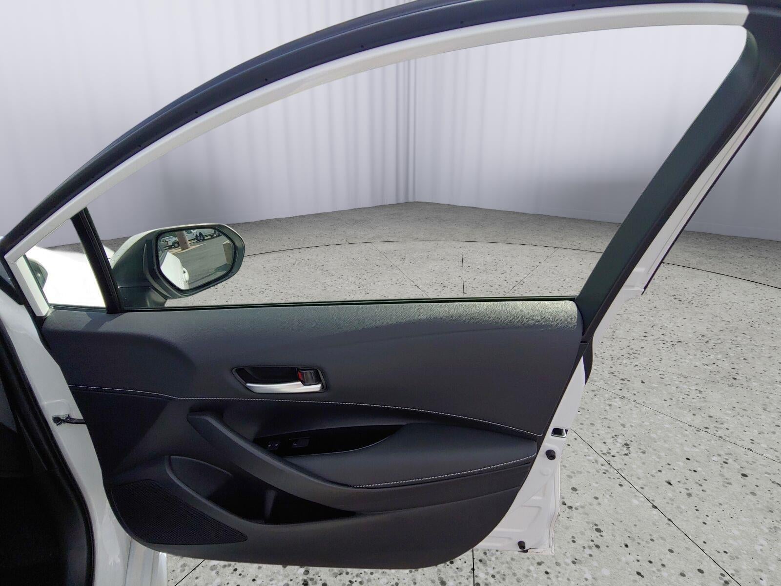 2025 Toyota Corolla Hatchback SE