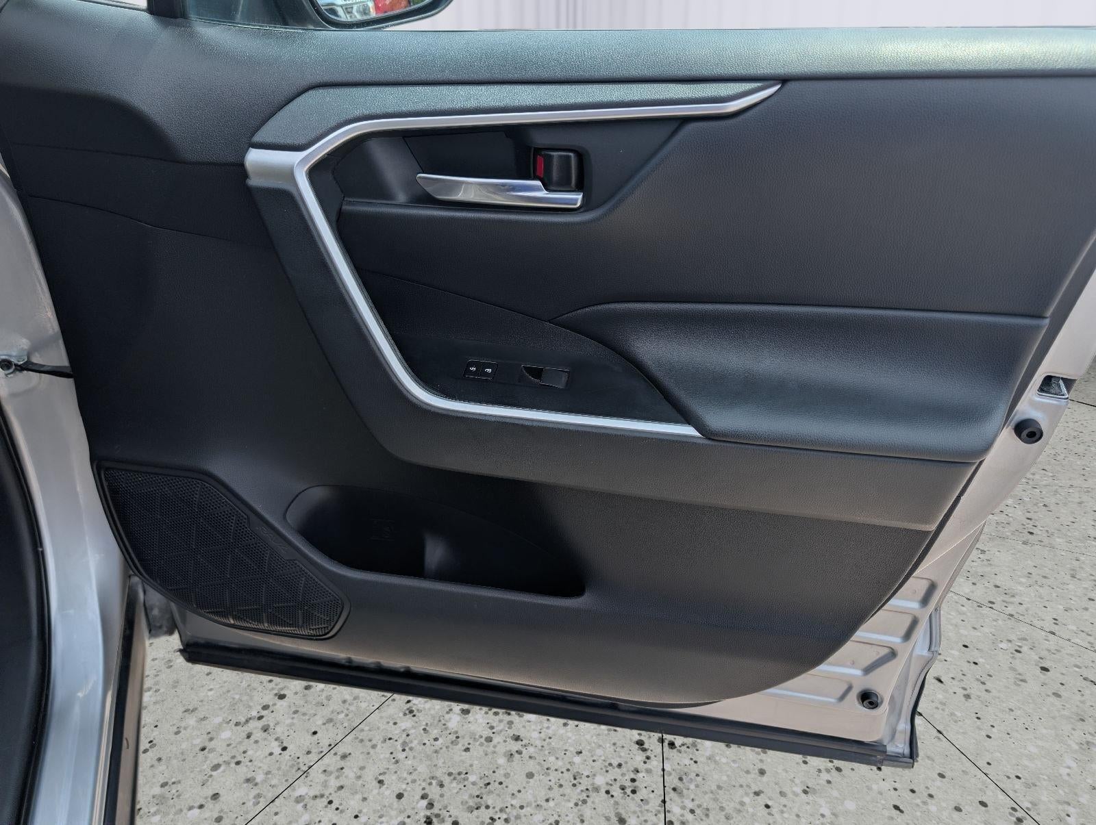 2019 Toyota RAV4 Hybrid XLE