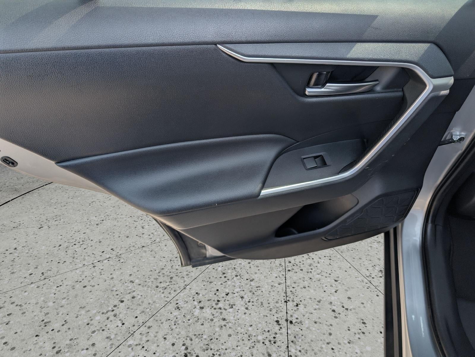 2019 Toyota RAV4 Hybrid XLE