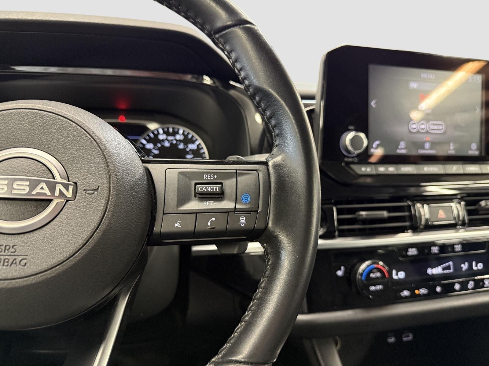 2022 Nissan Pathfinder SV