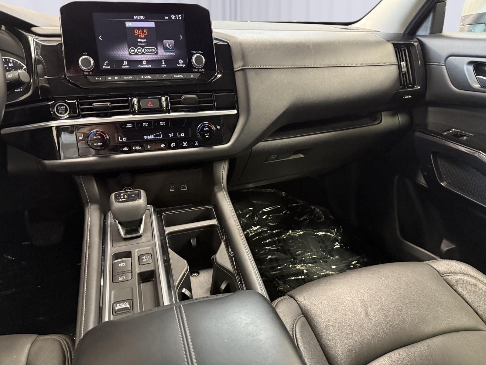 2022 Nissan Pathfinder SV