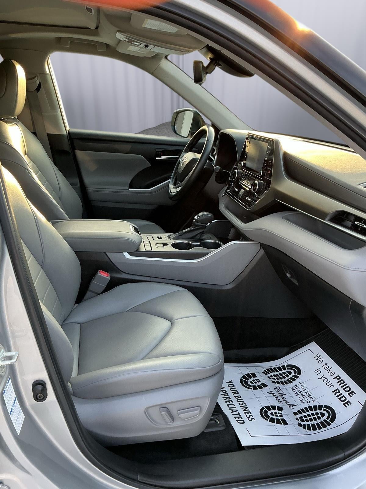 2022 Toyota HIGHLANDER XLE