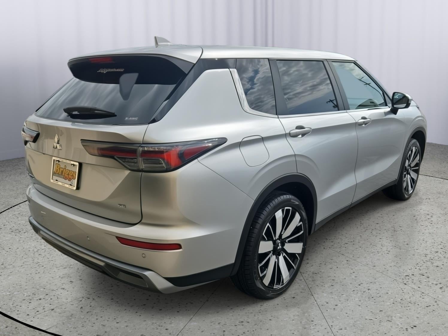 2025 Mitsubishi Outlander SE