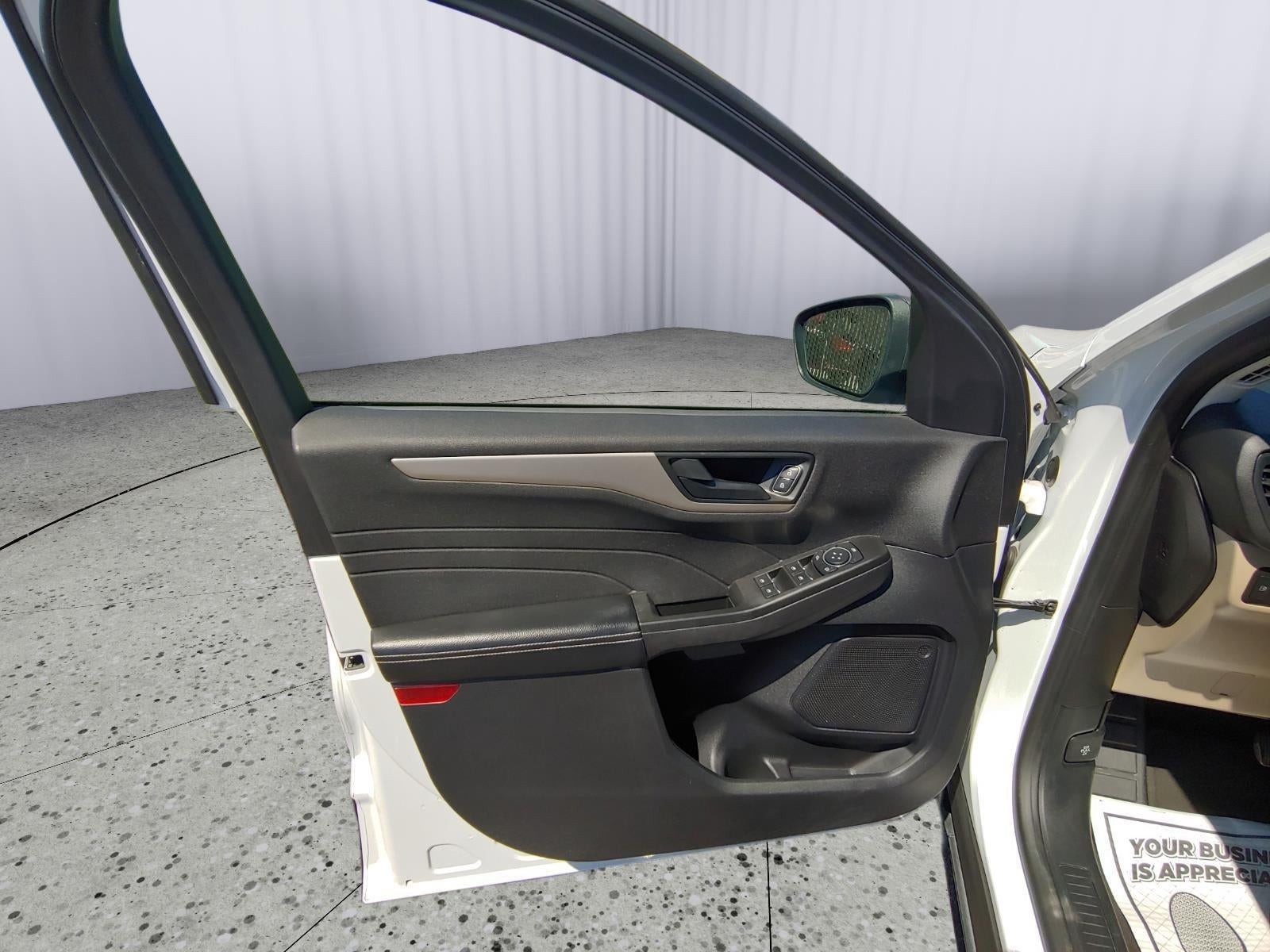 2022 Ford Escape SE Hybrid