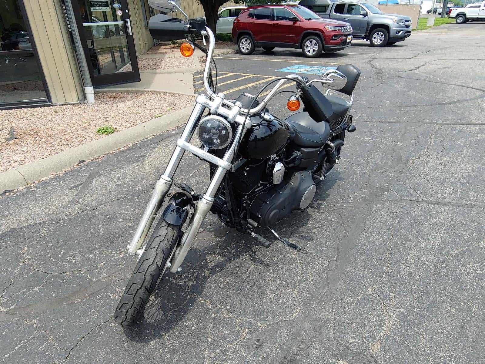 2011 HARLEY-DAVIDSON STREETBOB Base