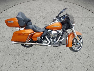 2016 HARLEY-DAVIDSON STREET GLIDE Base