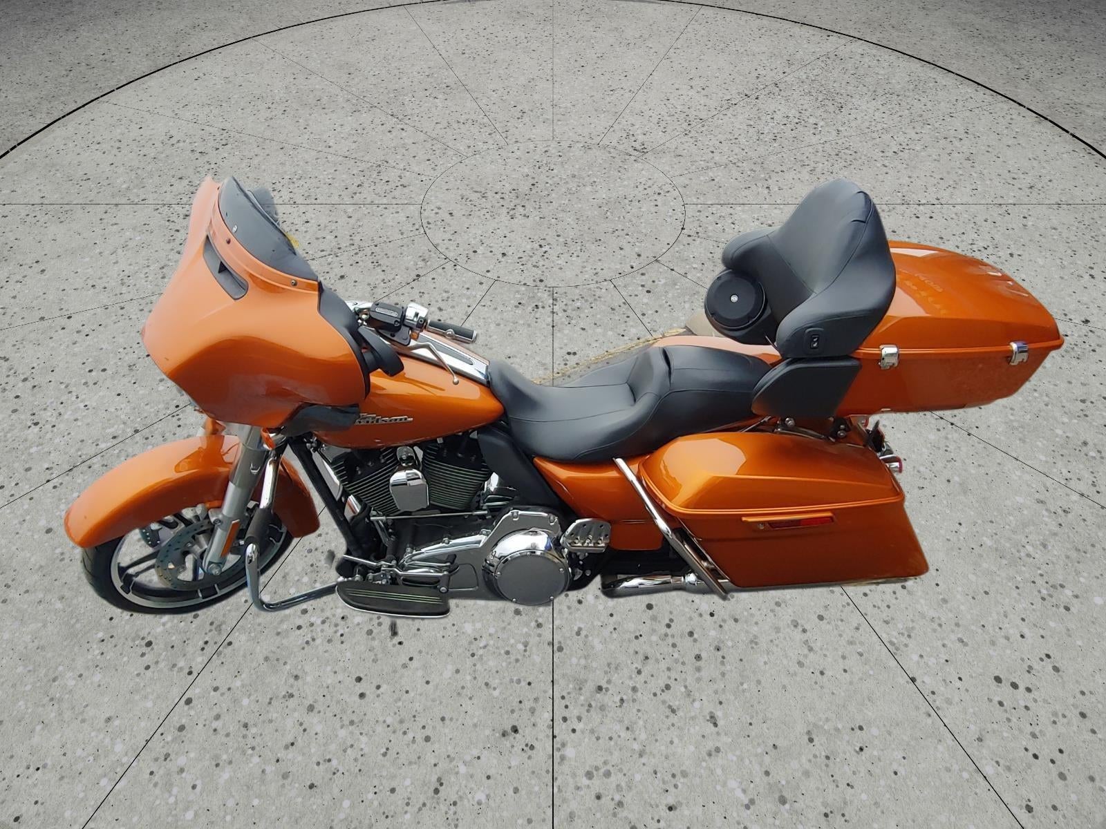 2016 HARLEY-DAVIDSON STREET GLIDE Base