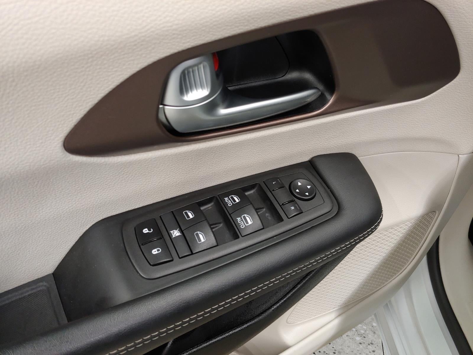 2024 Chrysler Voyager LX