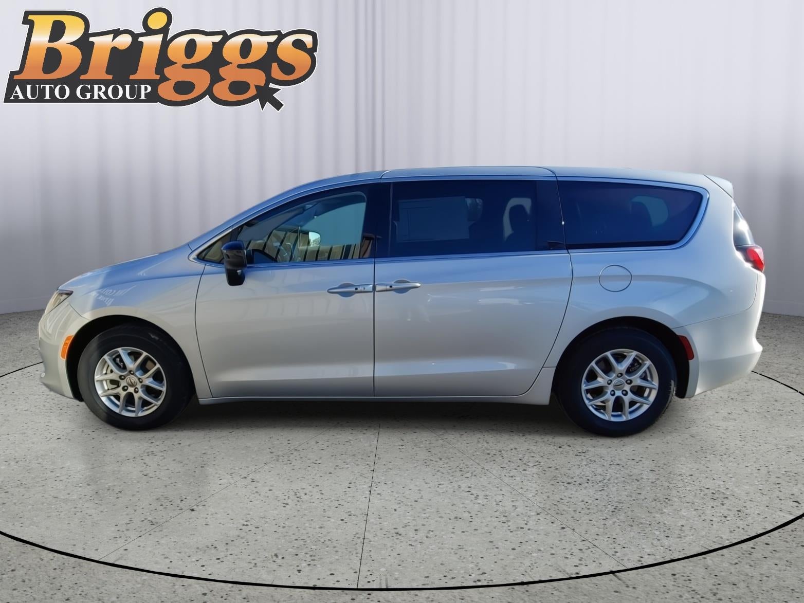 2024 Chrysler Voyager LX