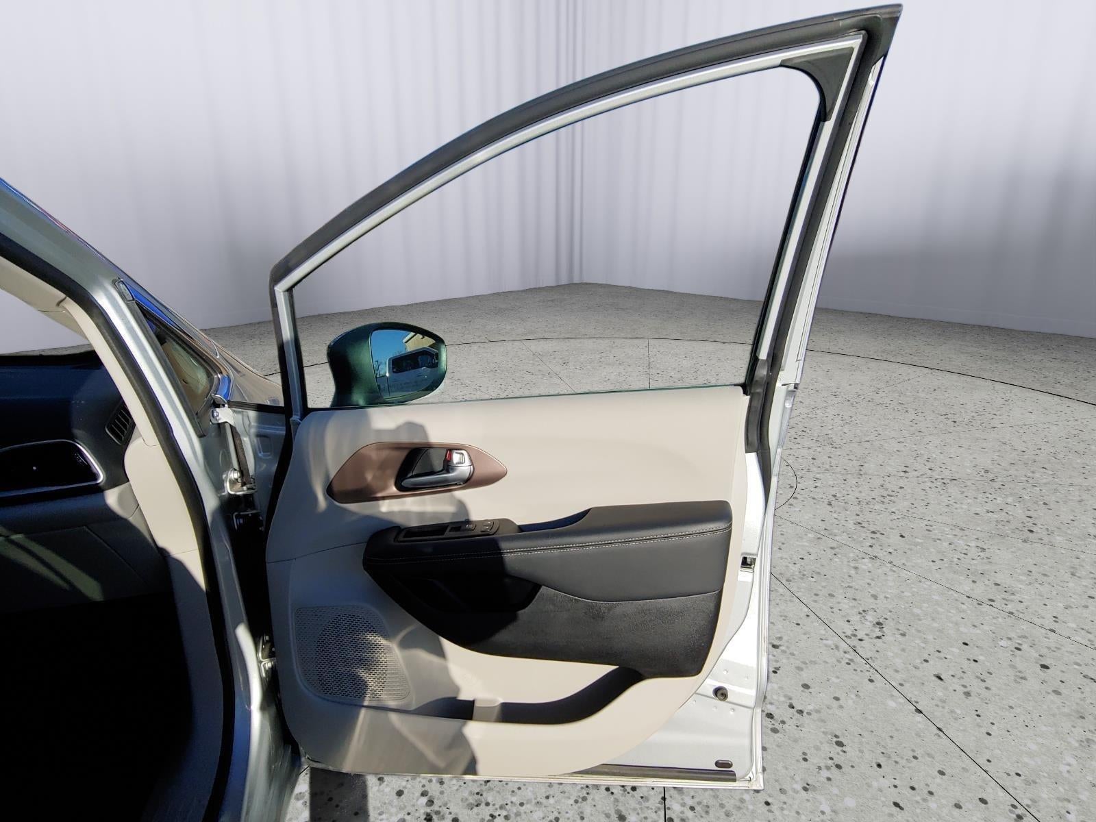 2024 Chrysler Voyager LX