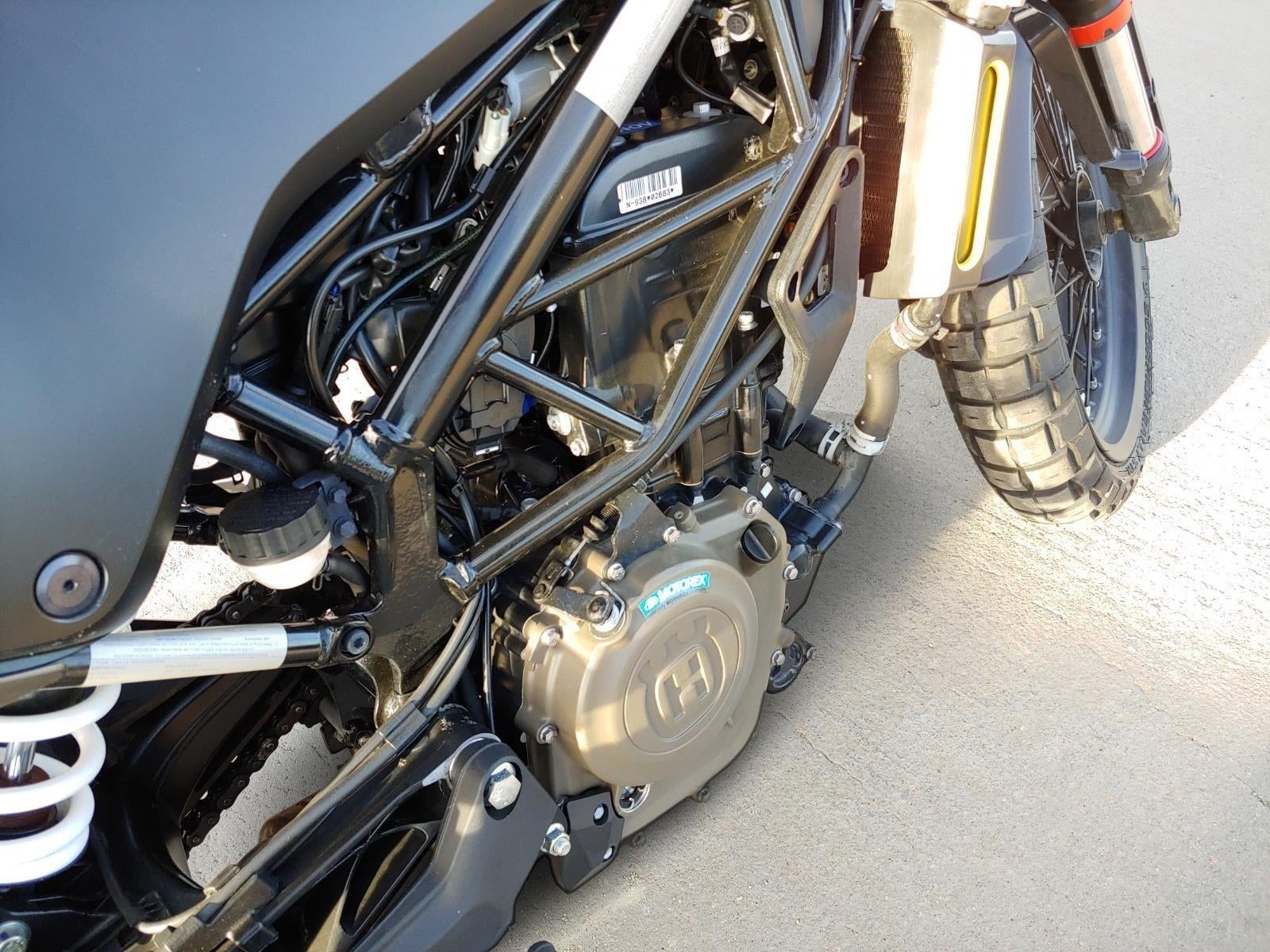 2022 HUSQVARNA SVARTPILEN 401 Base