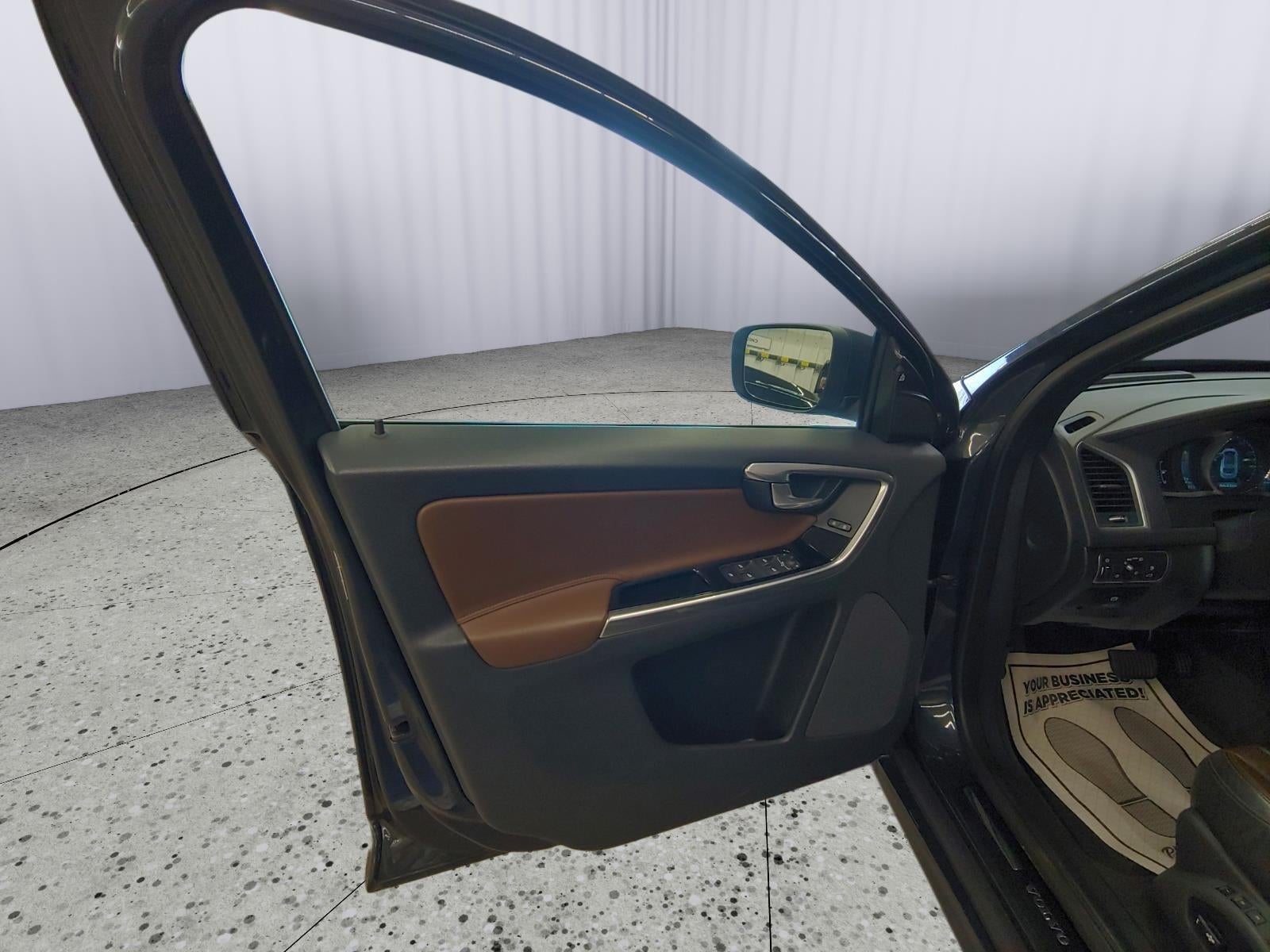 2015 Volvo XC60 T6 Platinum