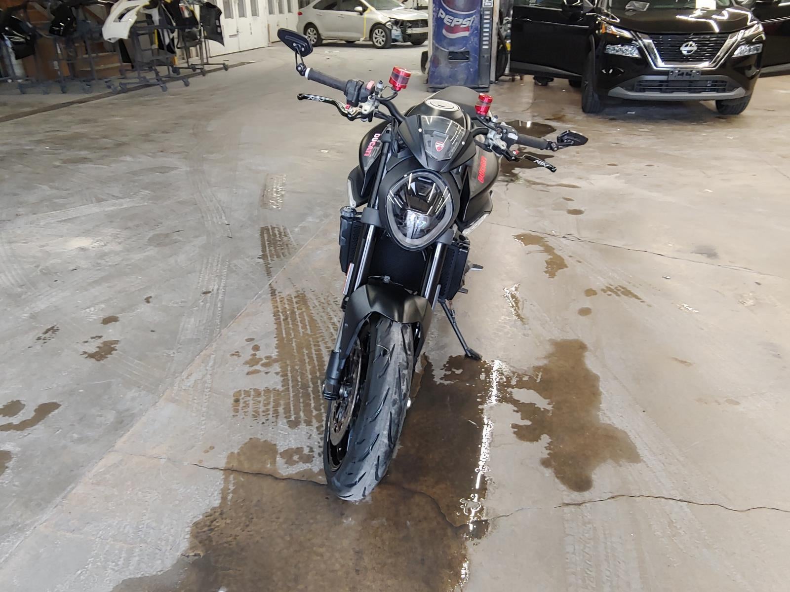 2022 DUCATI MONSTER Base