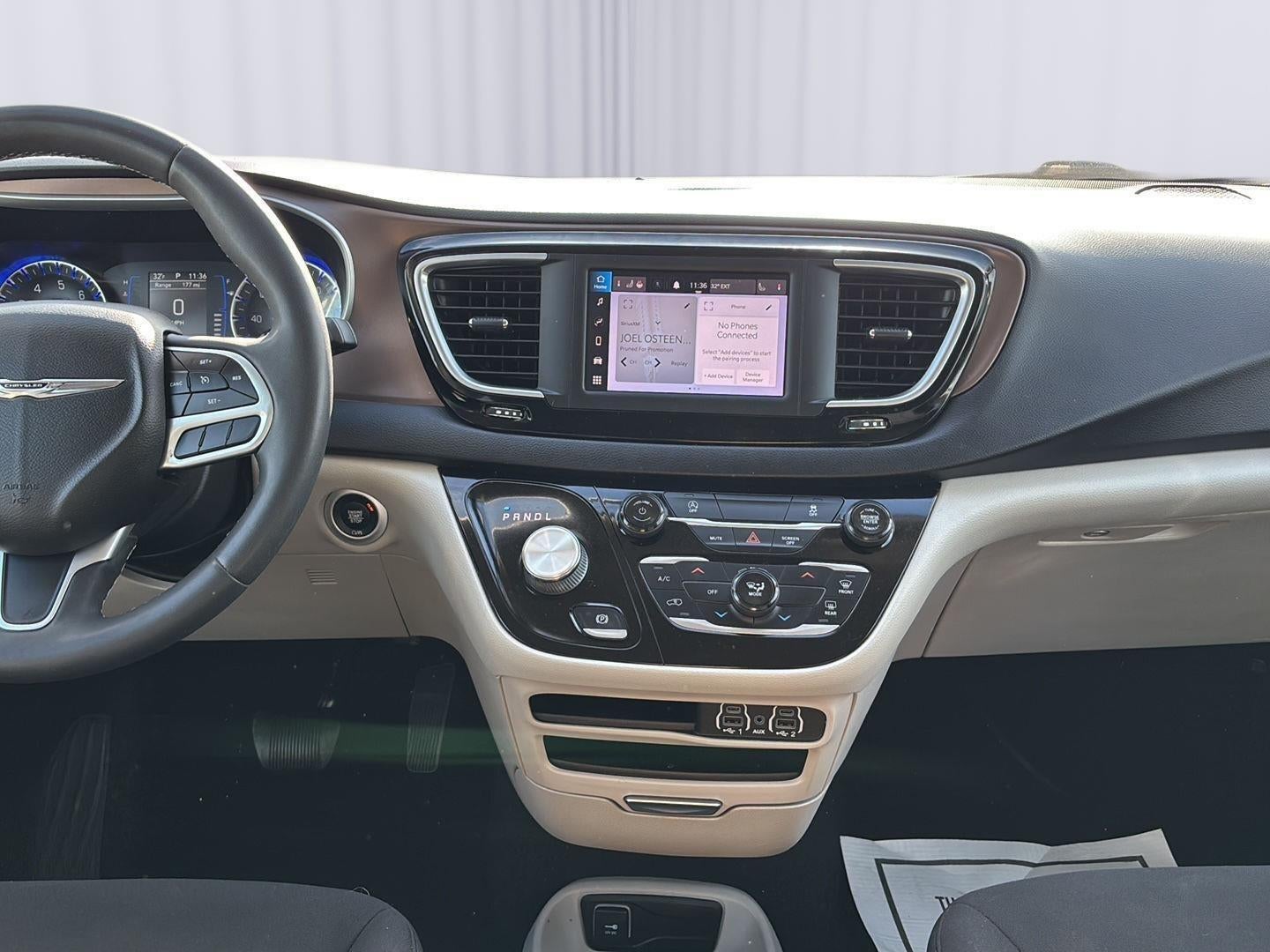 2022 Chrysler Voyager LX