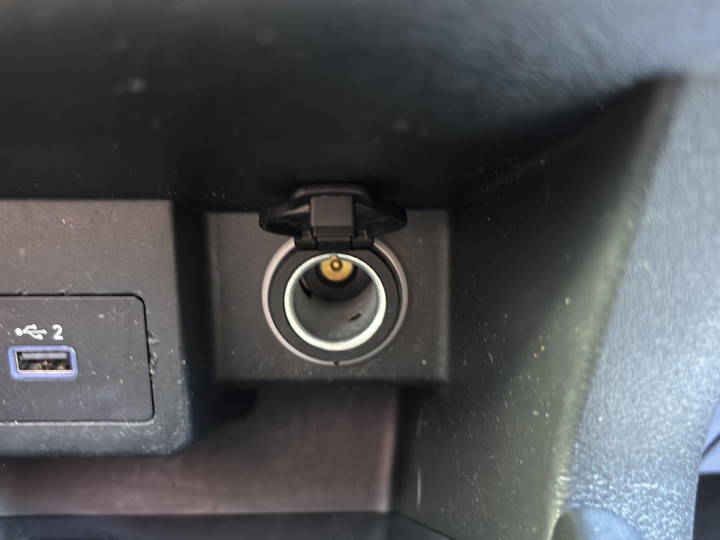 2022 Nissan Kicks SR