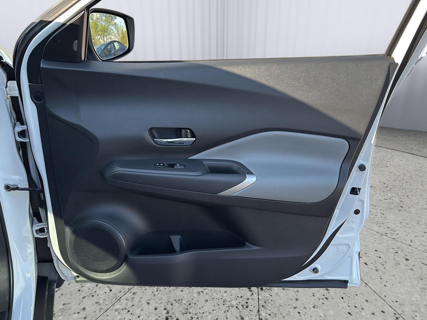 2022 Nissan Kicks SR