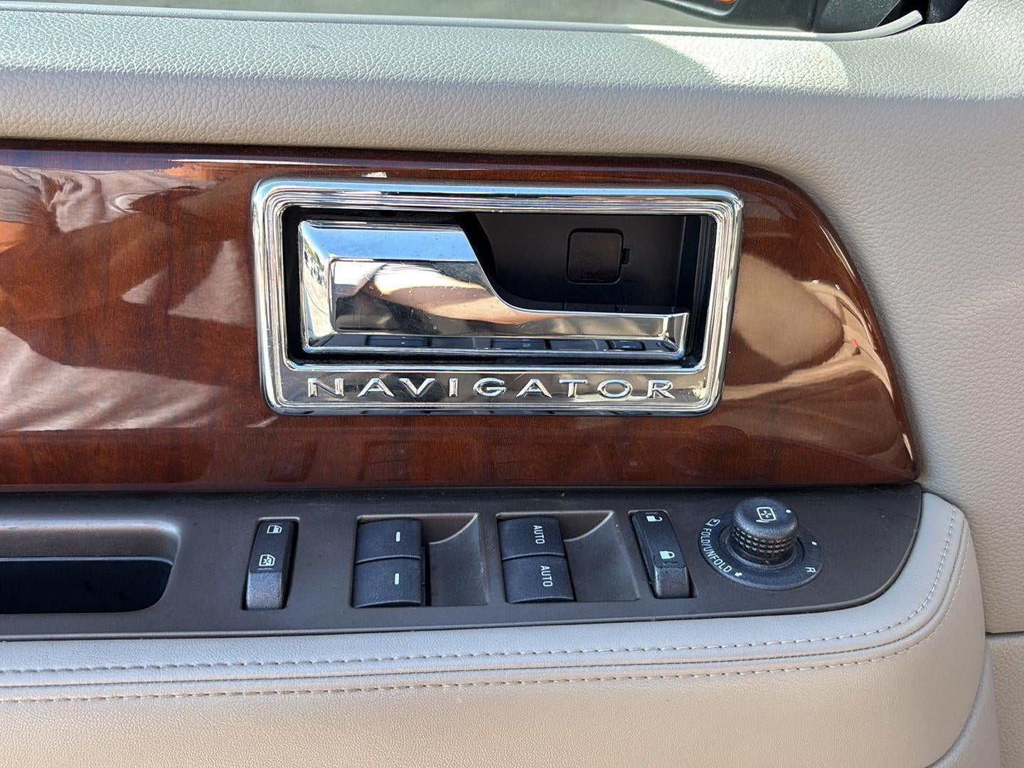 2014 Lincoln Navigator Base