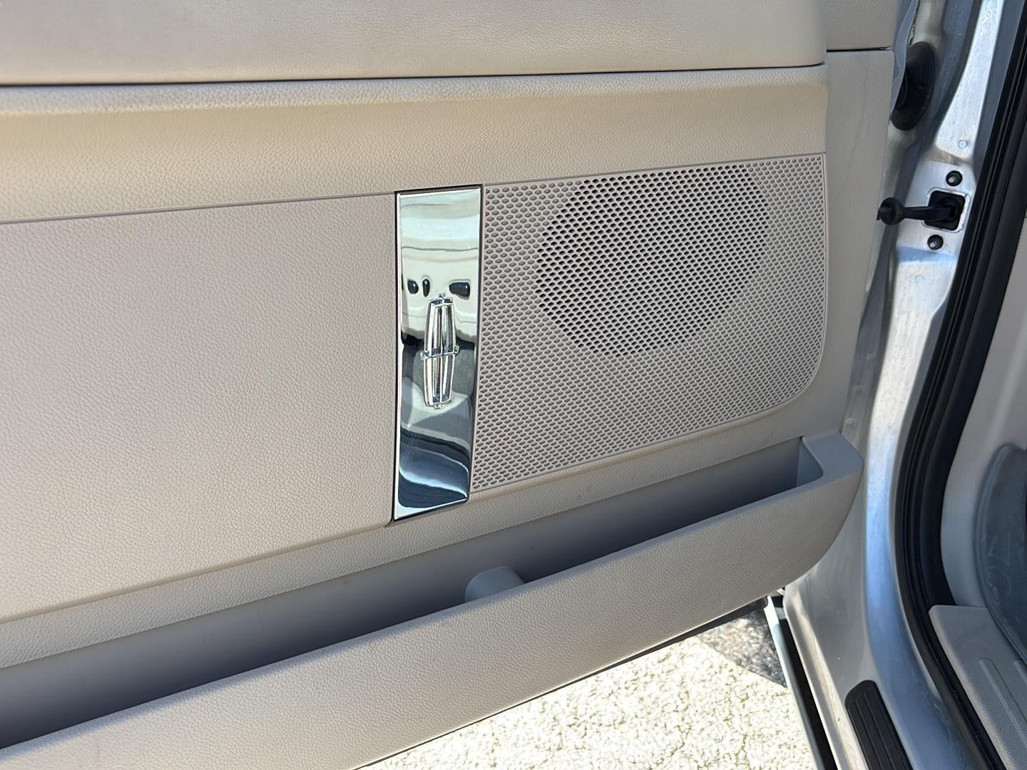 2014 Lincoln Navigator Base